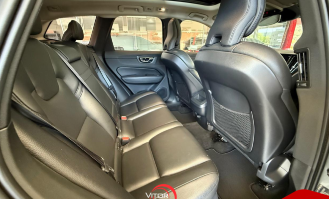 Volvo XC 60 D-5 MOMENTUM 2.0 AWD Diesel 5p 2020 Diesel-13