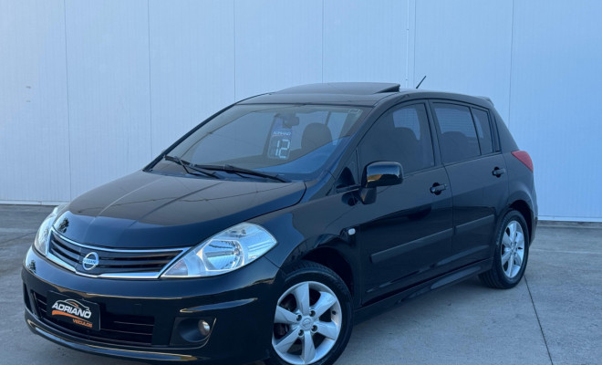 TIIDA SL 1.8 2012 | TETO SOLAR, BANCOS EM COURO E CHAVE DE PRESENÇA!