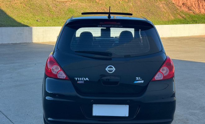 TIIDA SL 1.8 2012 | TETO SOLAR, BANCOS EM COURO E CHAVE DE PRESENÇA!-1