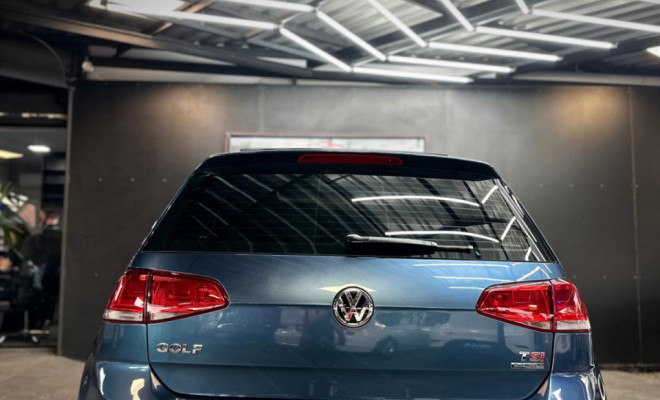 VW - VolksWagen Golf Comfortline 1.4 TSI 140cv Aut. 2015 Gasolina-22