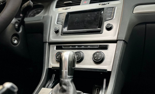 VW - VolksWagen Golf Comfortline 1.4 TSI 140cv Aut. 2015 Gasolina-9