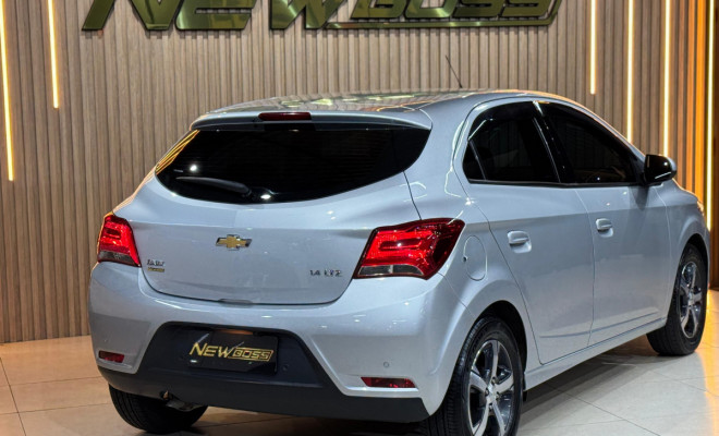 GM - Chevrolet ONIX HATCH LTZ 1.4 8V FlexPower 5p Mec. 2019 Flex-4