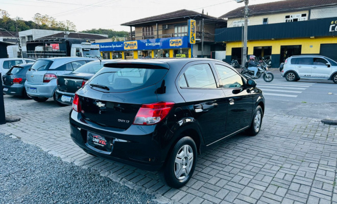 GM - Chevrolet ONIX HATCH LT 1.0 8V FlexPower 5p Mec. 2013 Flex-2