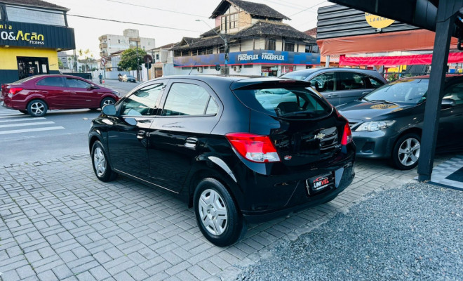 GM - Chevrolet ONIX HATCH LT 1.0 8V FlexPower 5p Mec. 2013 Flex-4