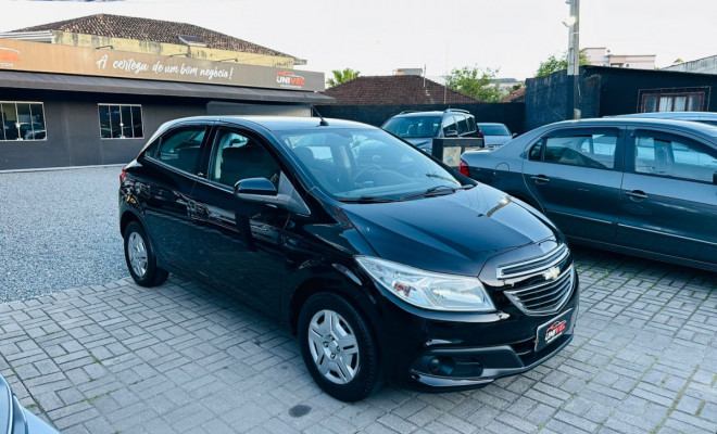 GM - Chevrolet ONIX HATCH LT 1.0 8V FlexPower 5p Mec. 2013 Flex