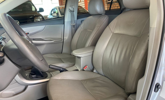 Toyota Corolla GLi 1.8 Flex 16V Mec. 2011 Flex-17