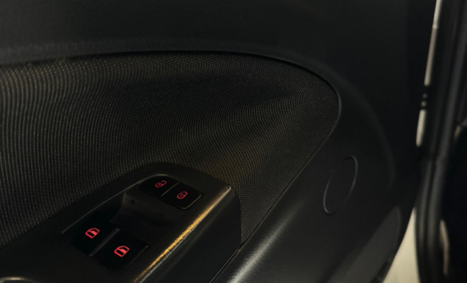 VW - VolksWagen Saveiro Trendline 1.6 T.Flex 8V 2015 Flex-4