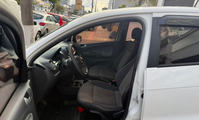 VW - VolksWagen Gol (novo) 1.0 Mi Total Flex 8V 4p 2013 Flex-6