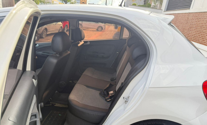 VW - VolksWagen Gol (novo) 1.0 Mi Total Flex 8V 4p 2013 Flex-7