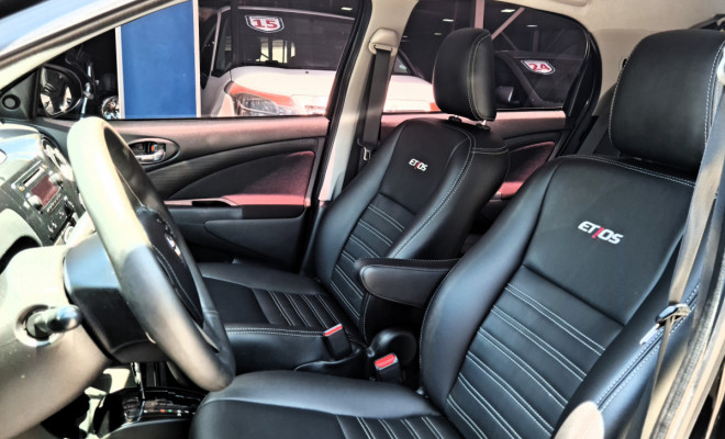 Toyota Etios Hatch XS 1.5 Automático 2018-6