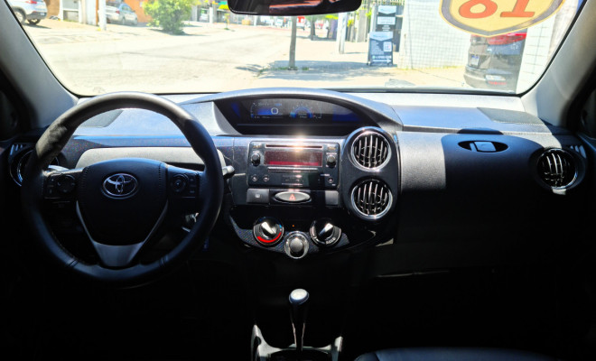 Toyota Etios Hatch XS 1.5 Automático 2018-7