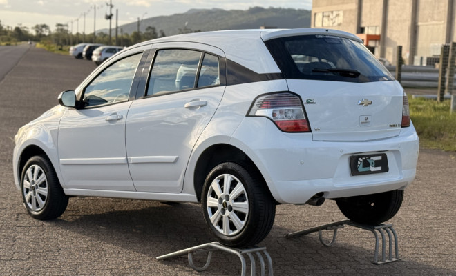 GM - Chevrolet AGILE LT 1.4 MPFI 8V FlexPower 5p 2013 Flex-0