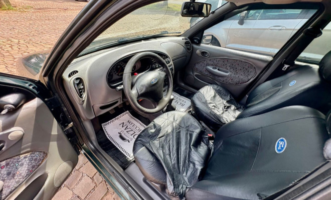 Ford Fiesta GL Class 1.0i 5p 2001 Gasolina-6