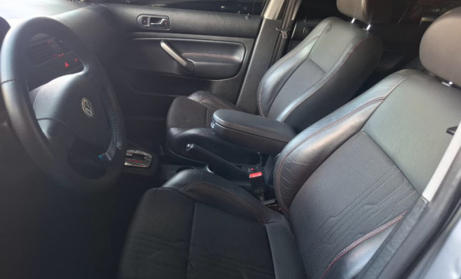 VW - VolksWagen Golf Sportline 2.0 Mi Total F. 8V Tip. 2012 Flex-9