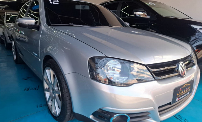 VW - VolksWagen Golf Sportline 2.0 Mi Total F. 8V Tip. 2012 Flex