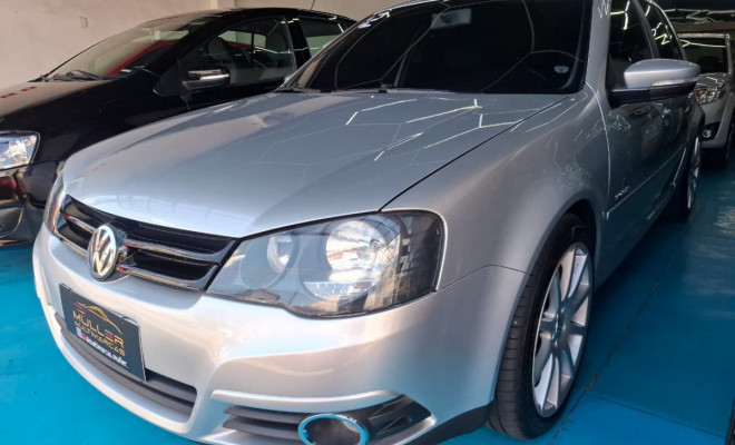 VW - VolksWagen Golf Sportline 2.0 Mi Total F. 8V Tip. 2012 Flex-1