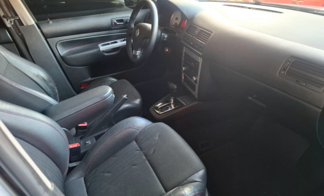 VW - VolksWagen Golf Sportline 2.0 Mi Total F. 8V Tip. 2012 Flex-8