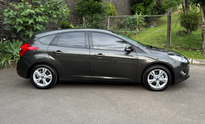 Ford Focus 1.6 S/SE/SE Plus Flex 8V/16V  5p 2015 Flex-14