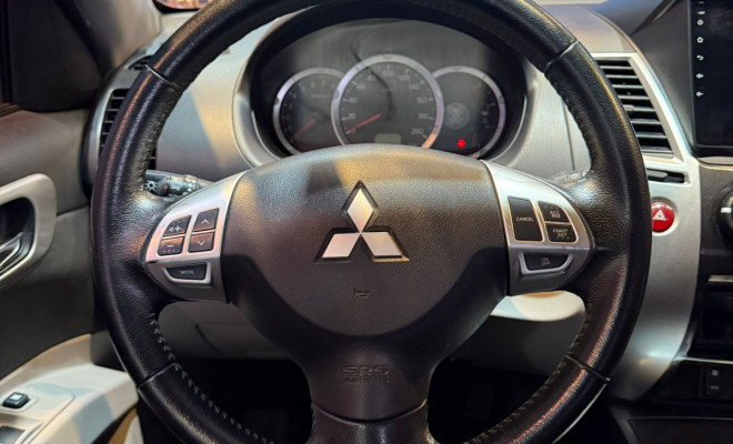 Mitsubishi Pajero DAKAR/HPE 3.5 4x4 Flex 5p Aut. 2013 Flex-6