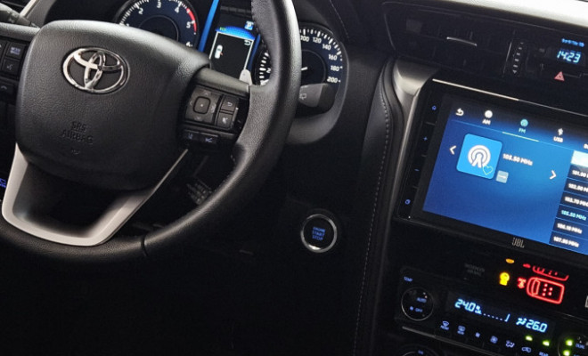 Toyota Hilux SW4 SRX Plat. 4x4 2.8 TB Die. Aut. 2025 Diesel-9