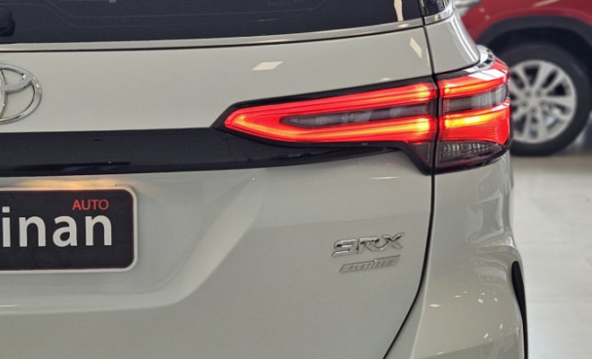 Toyota Hilux SW4 SRX Plat. 4x4 2.8 TB Die. Aut. 2025 Diesel-17