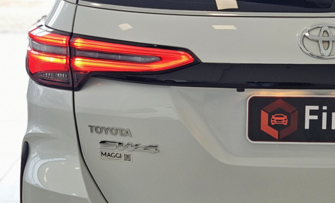 Toyota Hilux SW4 SRX Plat. 4x4 2.8 TB Die. Aut. 2025 Diesel-16