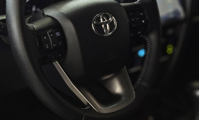 Toyota Hilux SW4 SRX Plat. 4x4 2.8 TB Die. Aut. 2025 Diesel-5