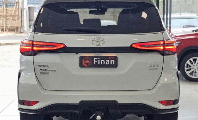 Toyota Hilux SW4 SRX Plat. 4x4 2.8 TB Die. Aut. 2025 Diesel-13