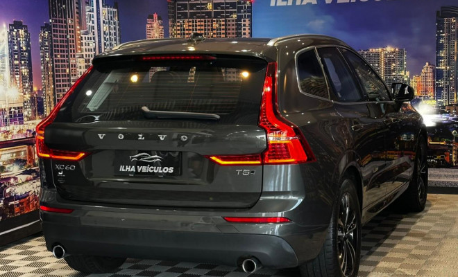 Volvo XC 60 T-5 MOMENTUM 2.0 254cv AWD 5p 2019 Gasolina-13