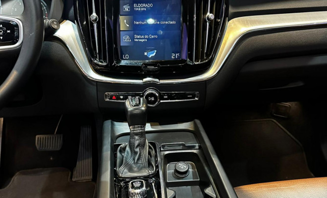 Volvo XC 60 T-5 MOMENTUM 2.0 254cv AWD 5p 2019 Gasolina-7
