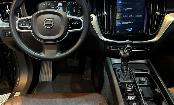 Volvo XC 60 T-5 MOMENTUM 2.0 254cv AWD 5p 2019 Gasolina-4