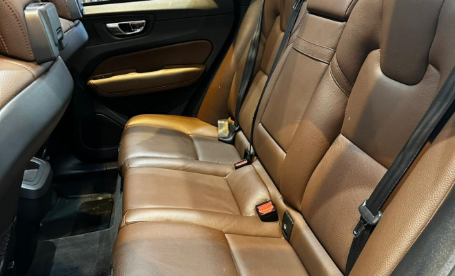 Volvo XC 60 T-5 MOMENTUM 2.0 254cv AWD 5p 2019 Gasolina-11