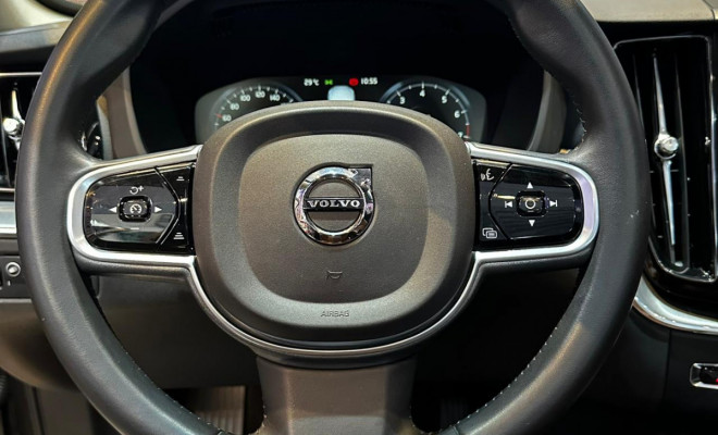 Volvo XC 60 T-5 MOMENTUM 2.0 254cv AWD 5p 2019 Gasolina-5