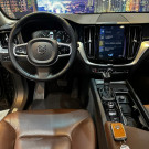 Volvo XC 60 T-5 MOMENTUM 2.0 254cv AWD 5p 2019 Gasolina-4