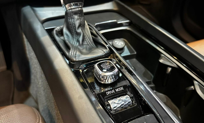 Volvo XC 60 T-5 MOMENTUM 2.0 254cv AWD 5p 2019 Gasolina-8