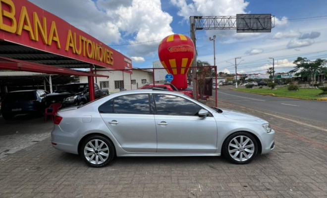 VW - VolksWagen JETTA Comfortline  2.0 T.Flex 8V 4p Mec. 2011 Flex-4