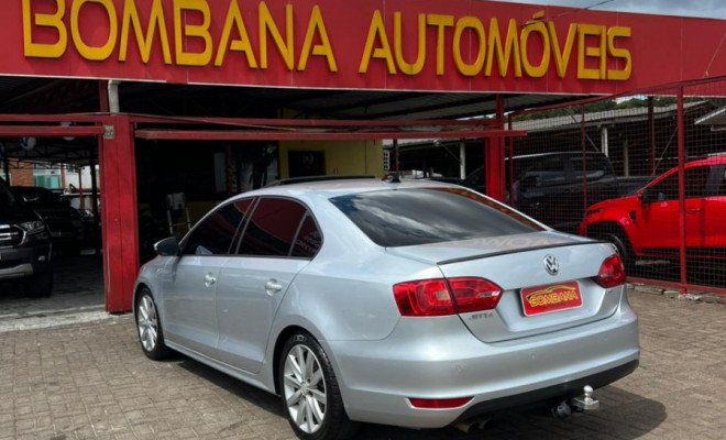 VW - VolksWagen JETTA Comfortline  2.0 T.Flex 8V 4p Mec. 2011 Flex-1