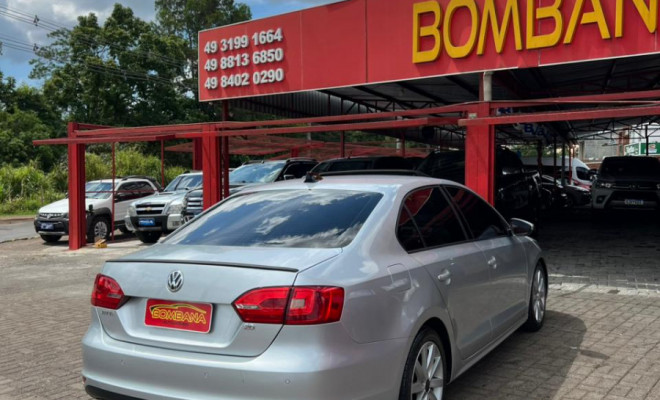 VW - VolksWagen JETTA Comfortline  2.0 T.Flex 8V 4p Mec. 2011 Flex-3