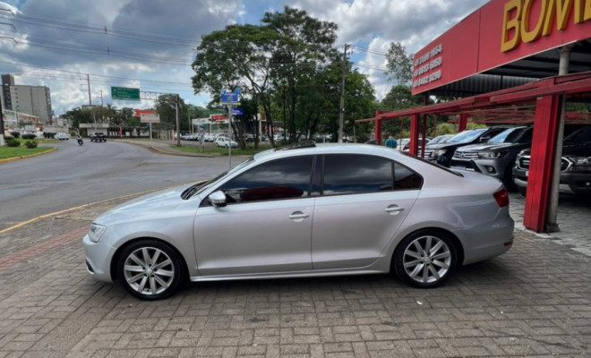 VW - VolksWagen JETTA Comfortline  2.0 T.Flex 8V 4p Mec. 2011 Flex-0