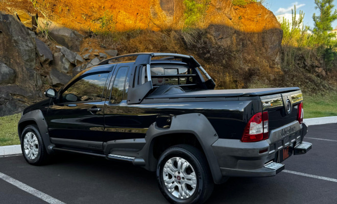 Fiat Strada Adventure 1.8/ 1.8 LOCKER Flex CE 2011 Flex-2