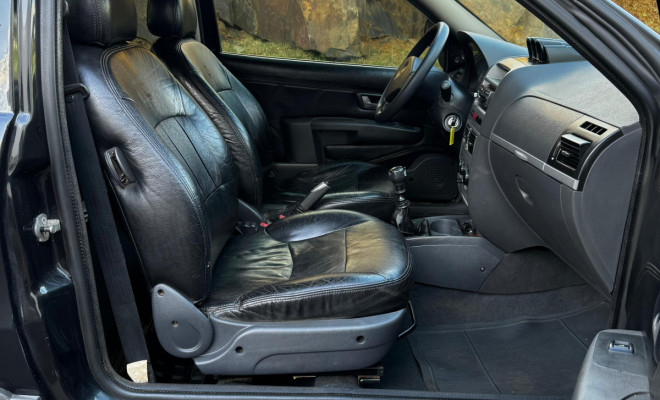 Fiat Strada Adventure 1.8/ 1.8 LOCKER Flex CE 2011 Flex-4