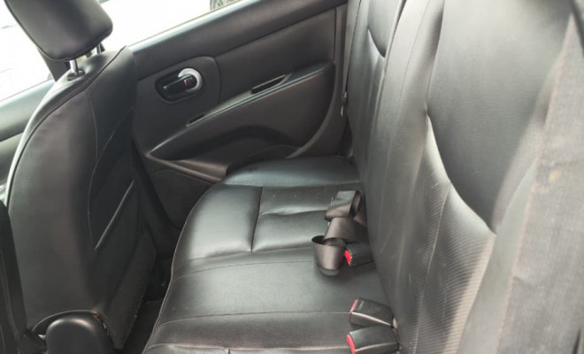 Nissan LIVINA X-GEAR SL/X-GEAR 1.8 Flex F. Aut. 2013 Flex-7