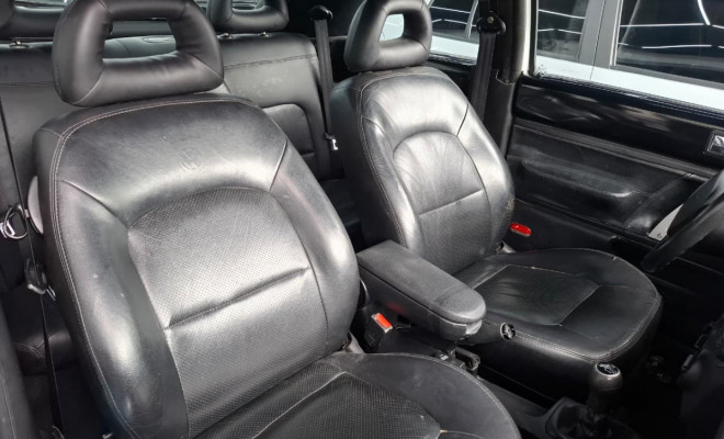 VW - VolksWagen New Beetle 2.0 Mi Manual-16