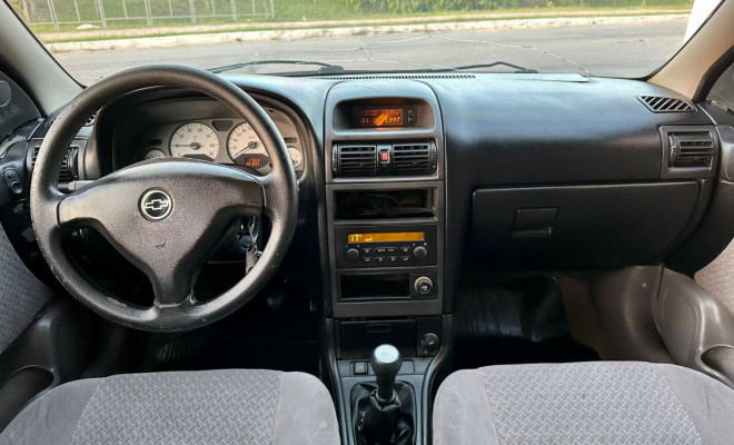 GM Astra Sedan CD 2.0 8V - 2003-9