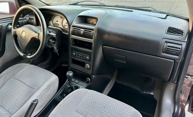 GM Astra Sedan CD 2.0 8V - 2003-8