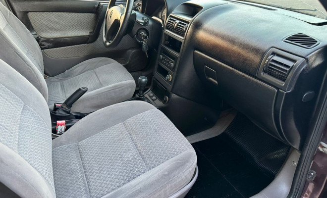 GM Astra Sedan CD 2.0 8V - 2003-7