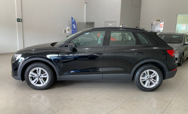 Audi Q3 Black S Line 1.4 TFSI S-tronic 2021 Gasolina-2