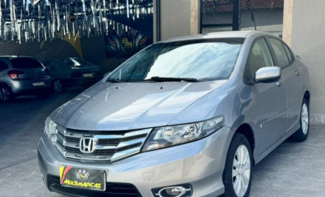 BMW 118iA/ Urban/Sport 1.6 TB 16V 170cv 5p 2014 Gasolina-9