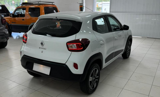 Seu próximo carro econômico e confiável te espera — agende um test-drive no Kwid Intense agora!-12
