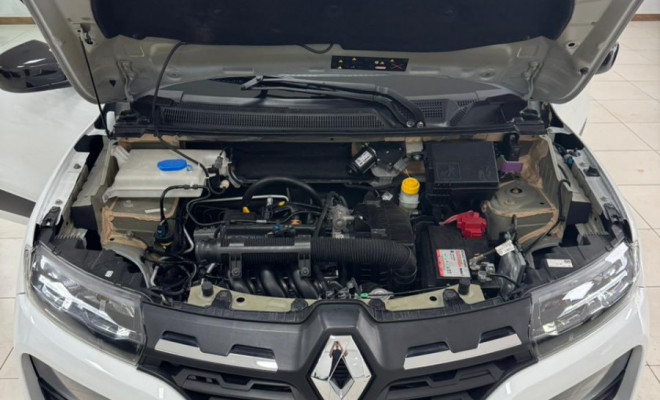 Seu próximo carro econômico e confiável te espera — agende um test-drive no Kwid Intense agora!-2